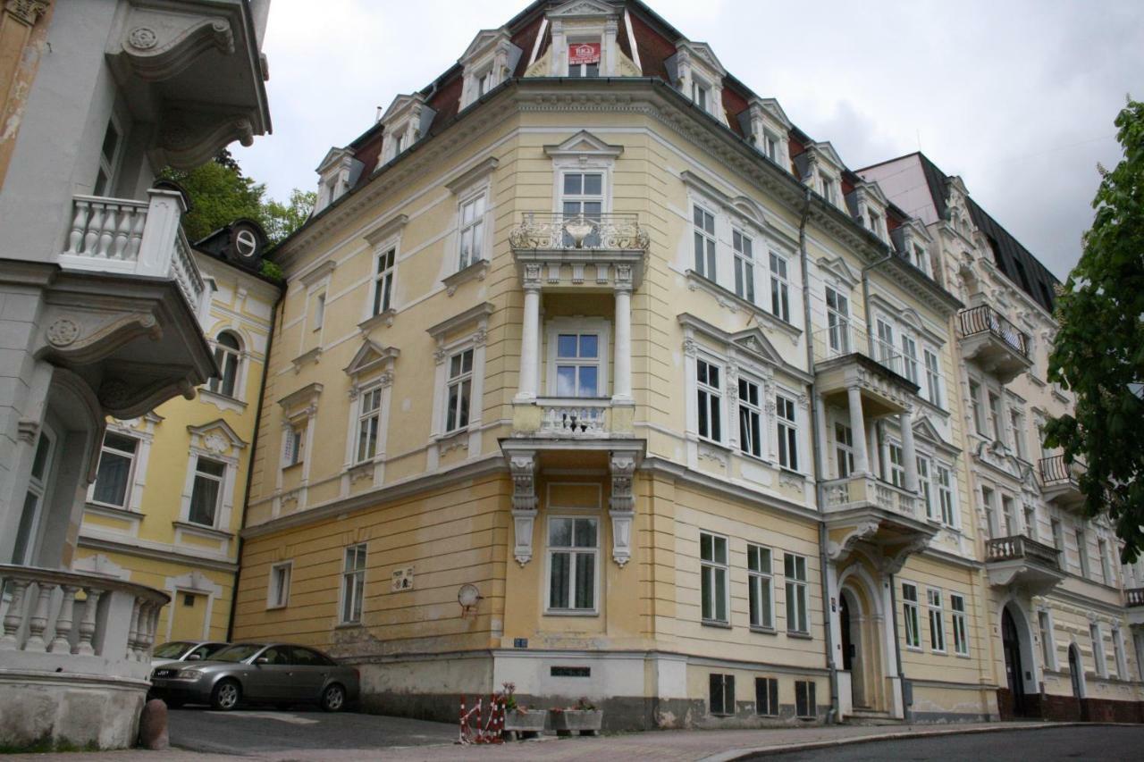 With Love Marienbad Ap . Anglicka Bagian luar foto