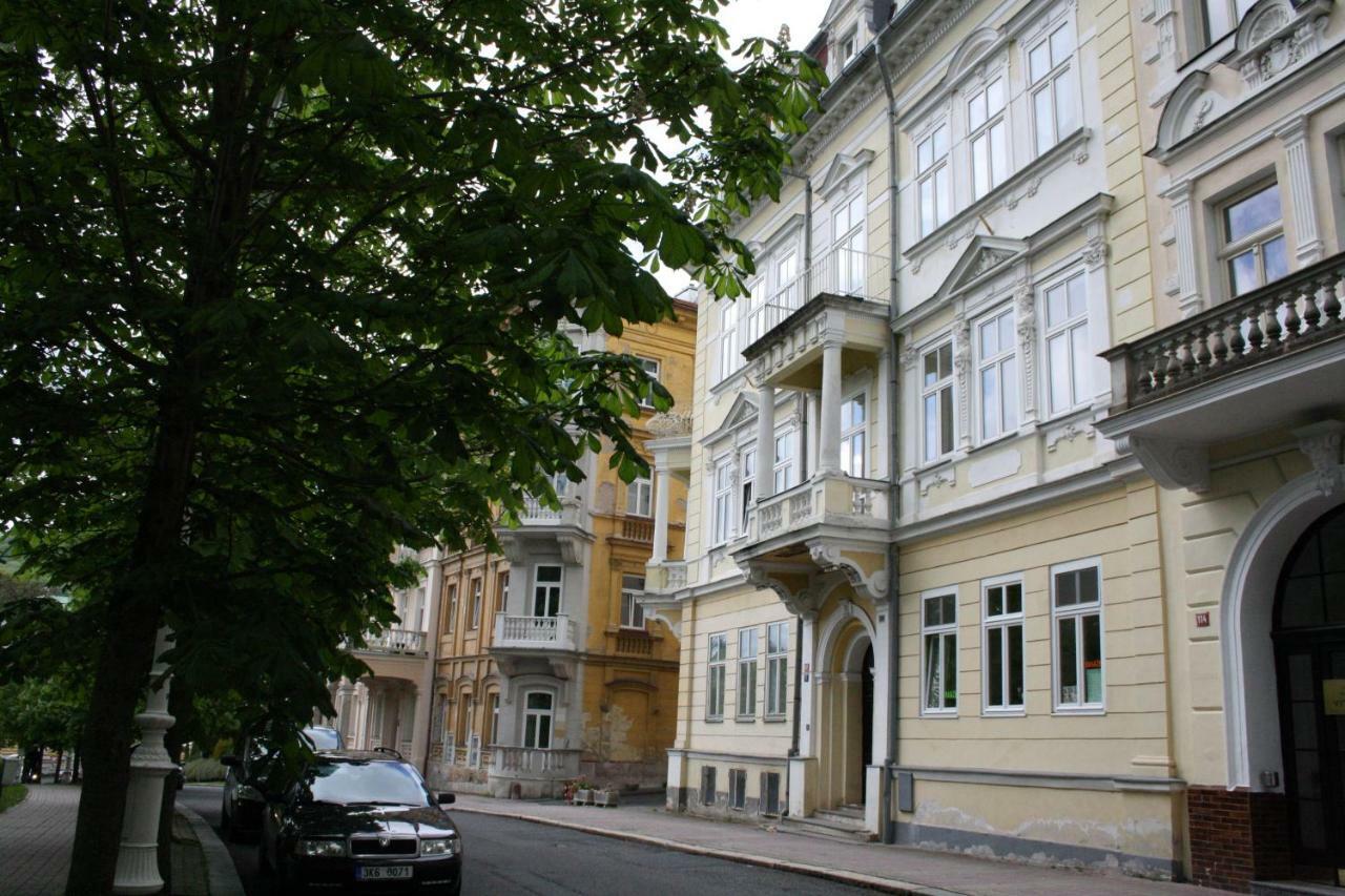 With Love Marienbad Ap . Anglicka Bagian luar foto
